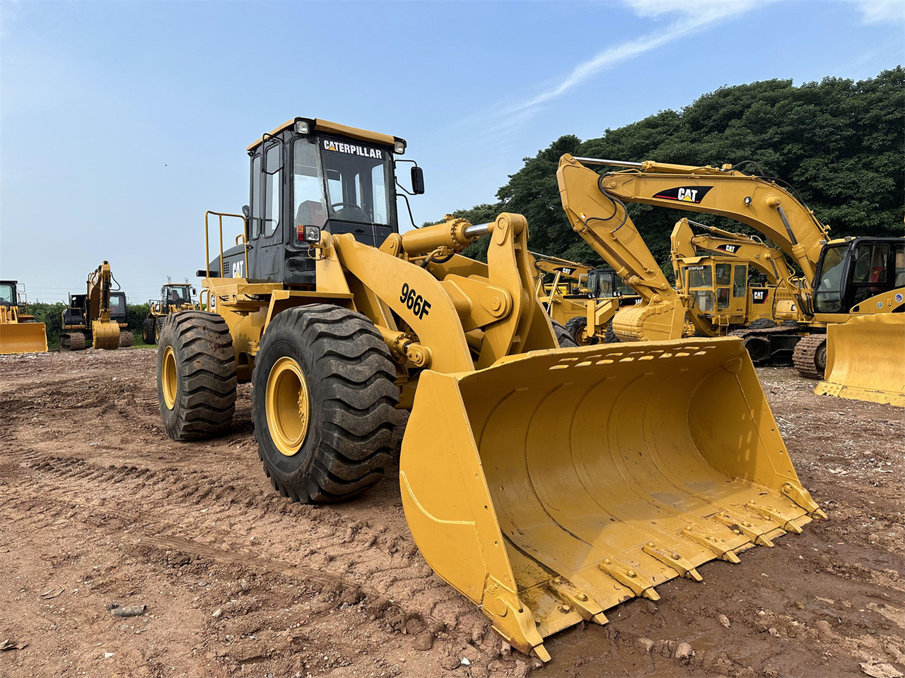 CATERPILLAR 966F - Riteņu iekrāvējs: foto 1 CATERPILLAR 966F - Riteņu iekrāvējs: foto 1