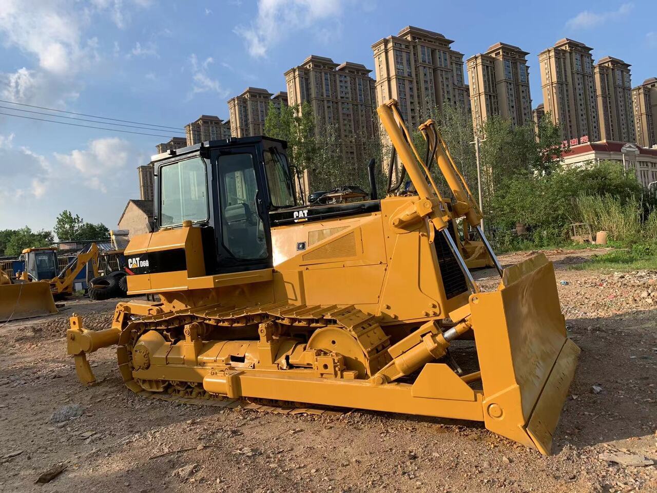 CATERPILLAR D6G - Buldozers: foto 1 CATERPILLAR D6G - Buldozers: foto 1