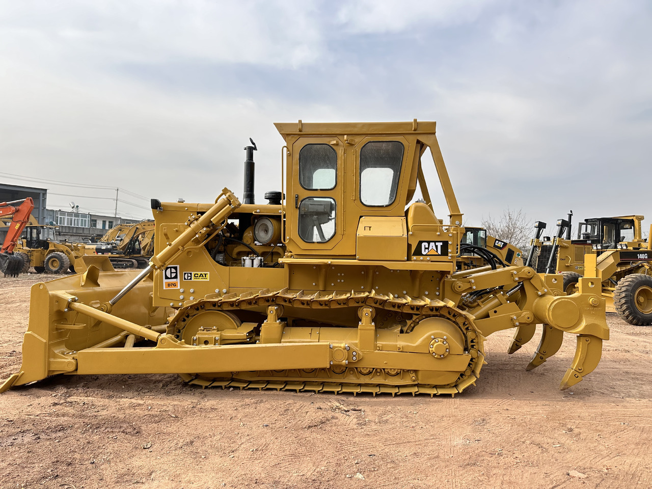 CATERPILLAR D7G - Buldozers: foto 2 CATERPILLAR D7G - Buldozers: foto 2