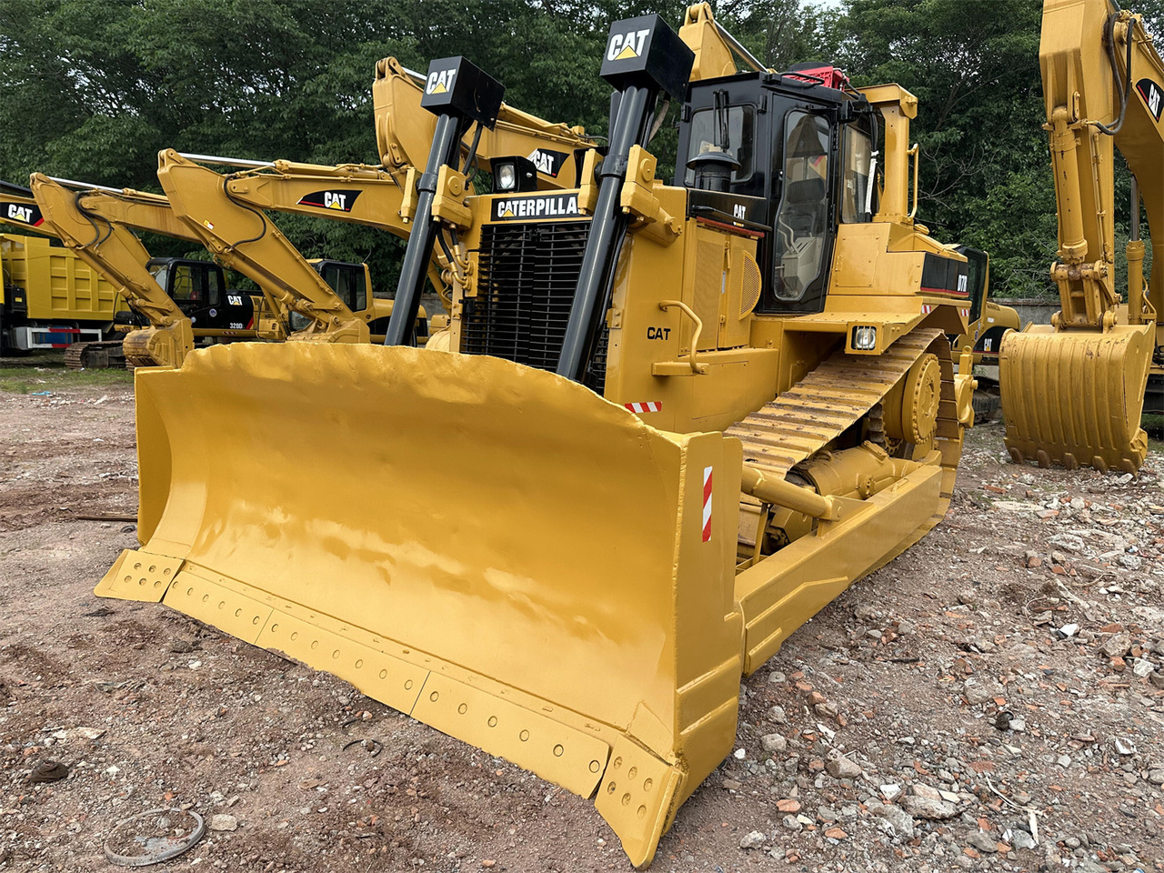 CATERPILLAR D7R - Buldozers: foto 2 CATERPILLAR D7R - Buldozers: foto 2