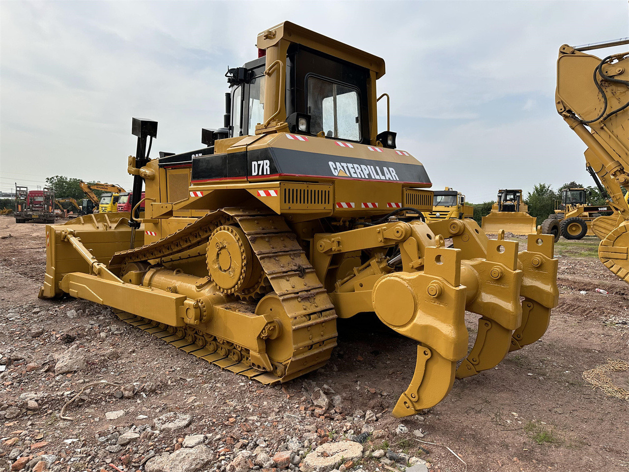 CATERPILLAR D7R - Buldozers: foto 1 CATERPILLAR D7R - Buldozers: foto 1