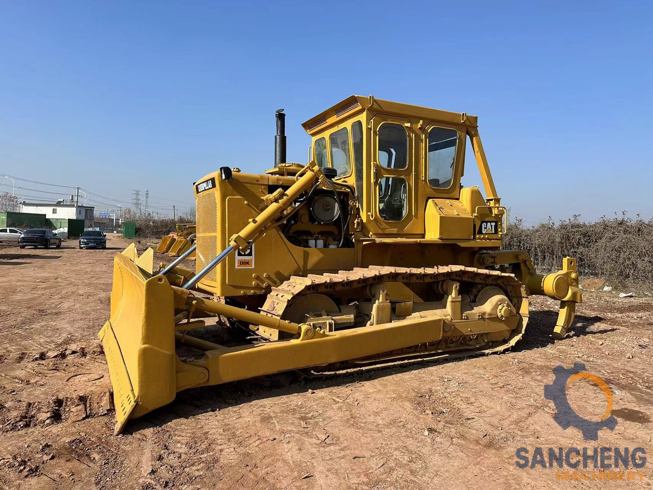 CATERPILLAR D8K - Buldozers: foto 1 CATERPILLAR D8K - Buldozers: foto 1