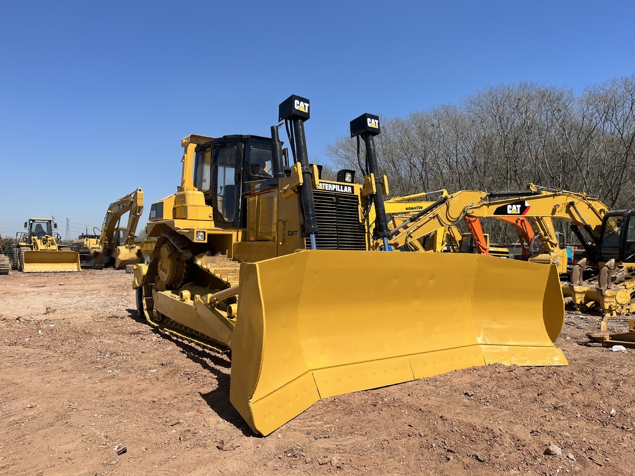CATERPILLAR D8R - Buldozers: foto 1 CATERPILLAR D8R - Buldozers: foto 1
