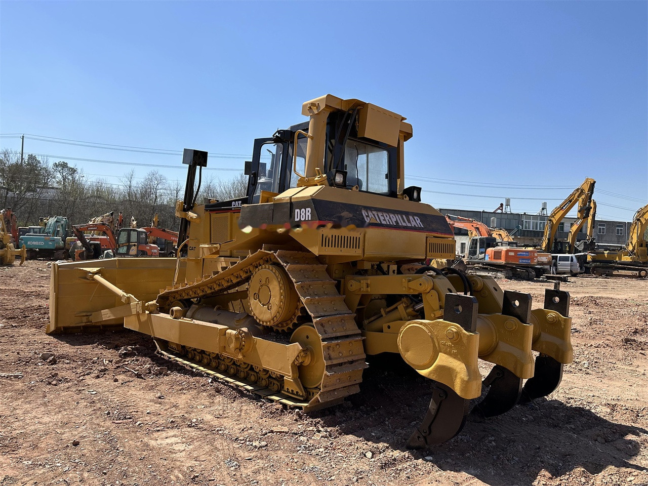 CATERPILLAR D8R - Buldozers: foto 1 CATERPILLAR D8R - Buldozers: foto 1