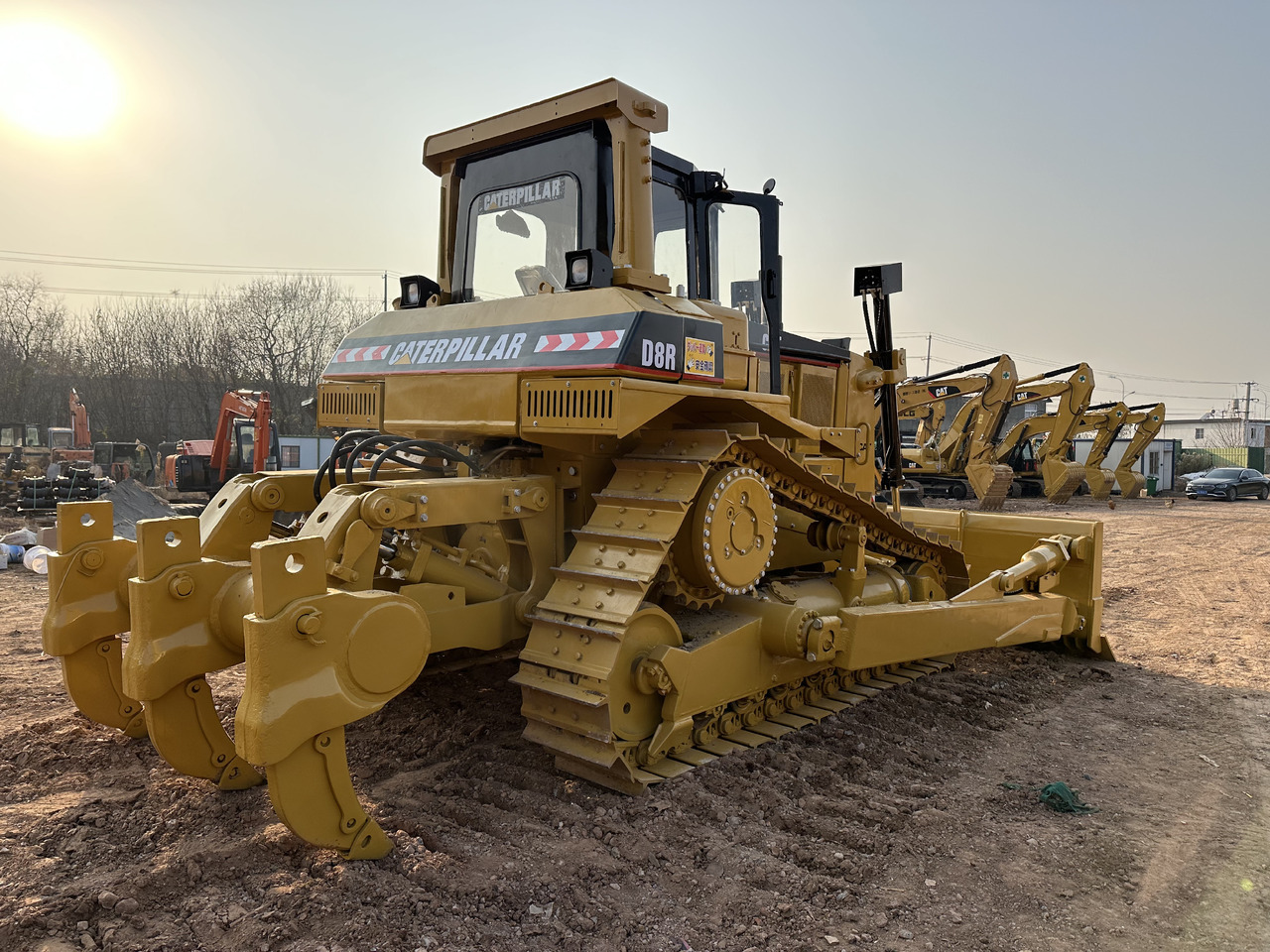 CATERPILLAR D8R - Buldozers: foto 1 CATERPILLAR D8R - Buldozers: foto 1