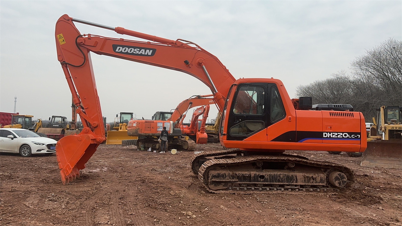 DOOSAN DH220 - Kāpurķēžu ekskavators: foto 1 DOOSAN DH220 - Kāpurķēžu ekskavators: foto 1