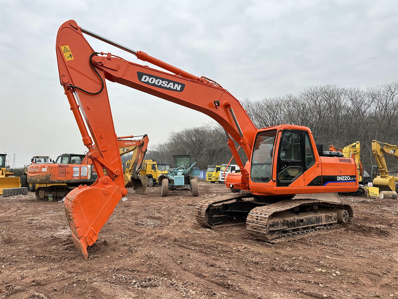 DOOSAN DH220 - Kāpurķēžu ekskavators: foto 2 DOOSAN DH220 - Kāpurķēžu ekskavators: foto 2