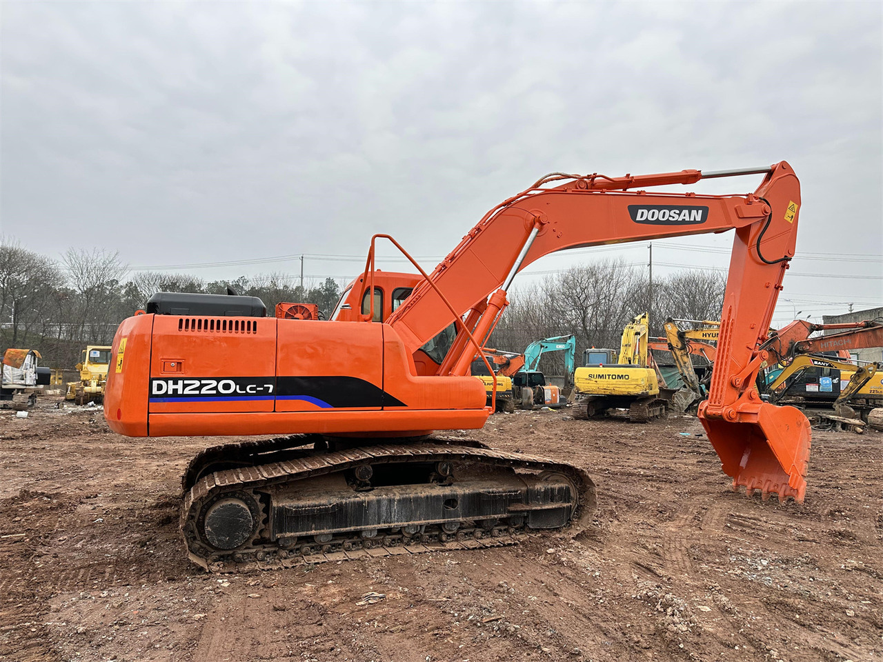 DOOSAN DH220 excavator - Kāpurķēžu ekskavators: foto 1 DOOSAN DH220 excavator - Kāpurķēžu ekskavators: foto 1