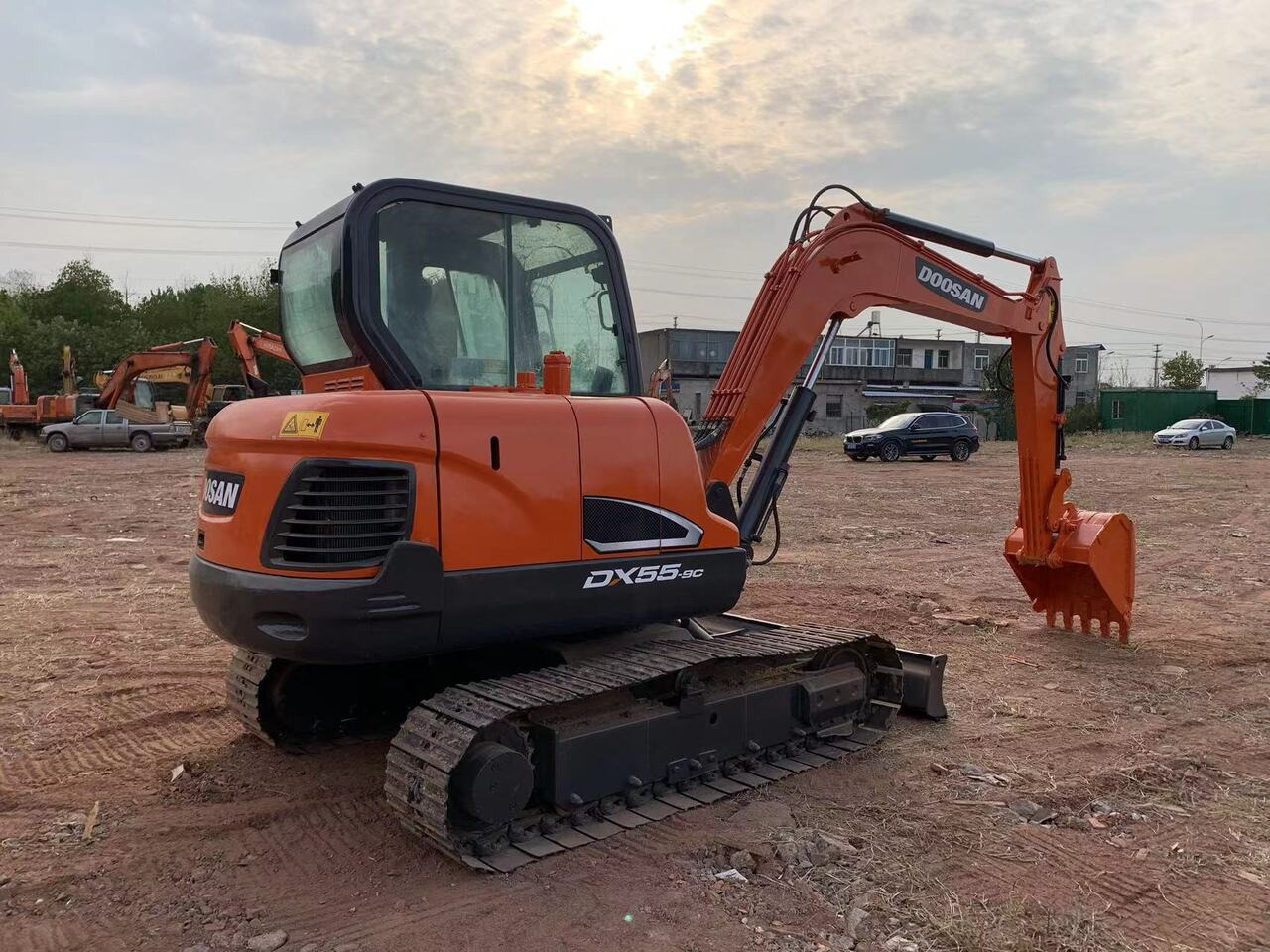 DOOSAN DX55 - Ekskavators: foto 2 DOOSAN DX55 - Ekskavators: foto 2