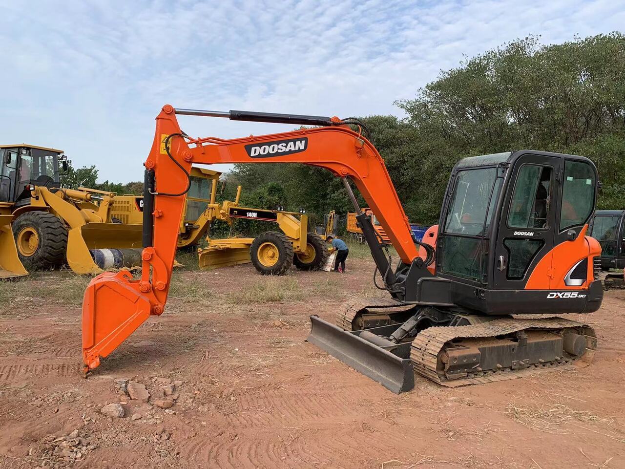 DOOSAN DX55 excavator - Ekskavators: foto 1 DOOSAN DX55 excavator - Ekskavators: foto 1
