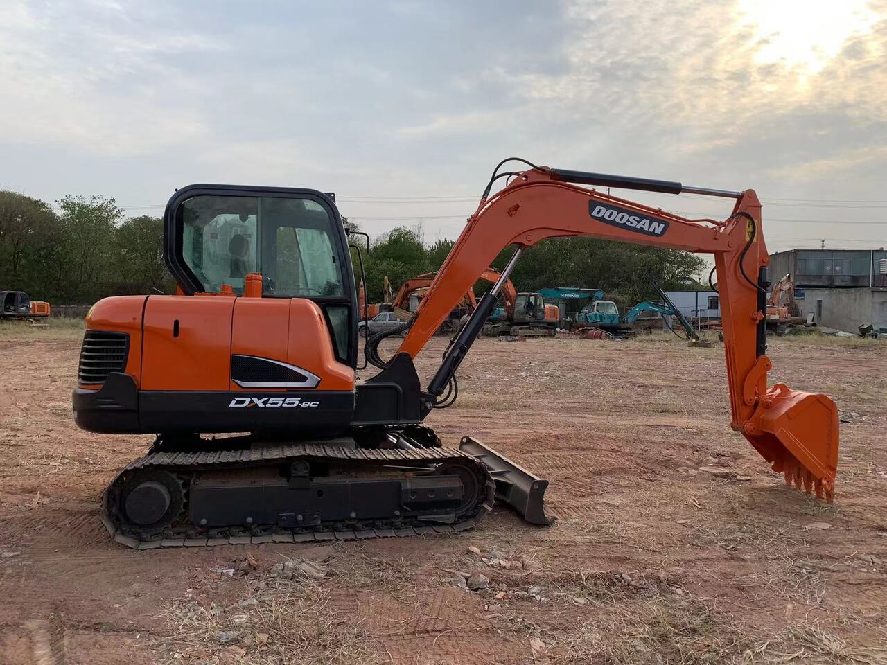 DOOSAN DX55 excavator - Ekskavators: foto 4 DOOSAN DX55 excavator - Ekskavators: foto 4