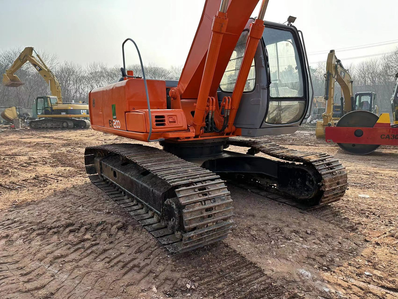 Kāpurķēžu ekskavators HITACHI EX200: foto 10