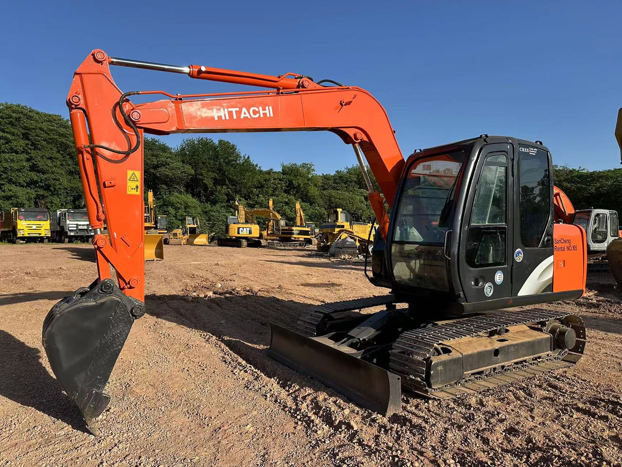 HITACHI ZAXIS ZX70 - Mini-ekskavators: foto 1 HITACHI ZAXIS ZX70 - Mini-ekskavators: foto 1