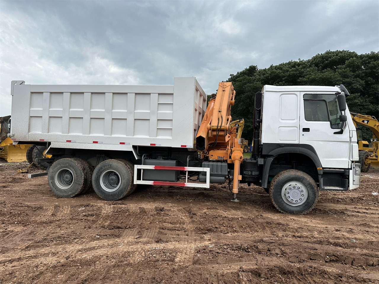 HOWO 371 Mounted Crane Dump truck - Kravas auto ar manipulatoru: foto 5 HOWO 371 Mounted Crane Dump truck - Kravas auto ar manipulatoru: foto 5