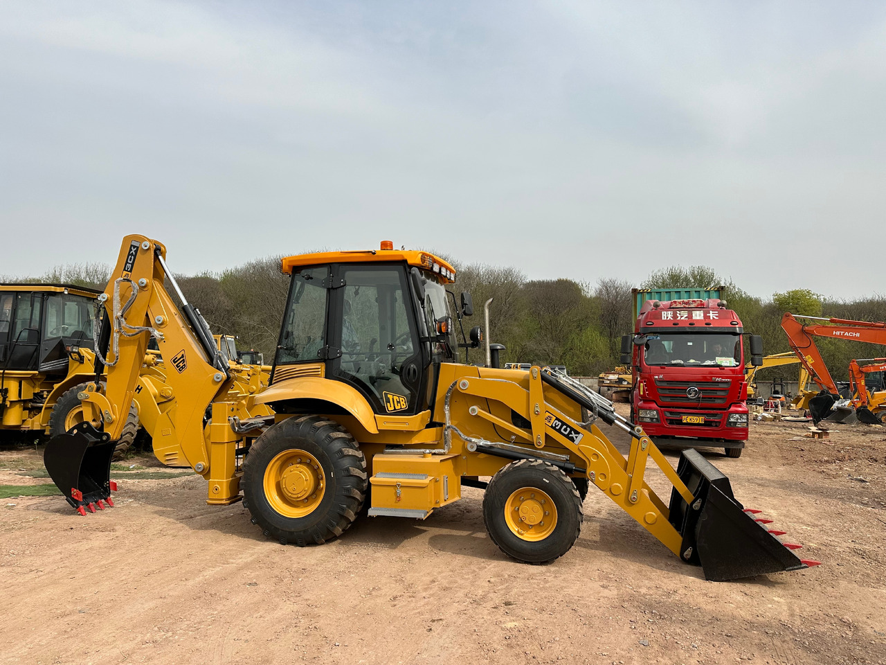 JCB 3CX - Ekskavators-iekrāvējs: foto 1 JCB 3CX - Ekskavators-iekrāvējs: foto 1