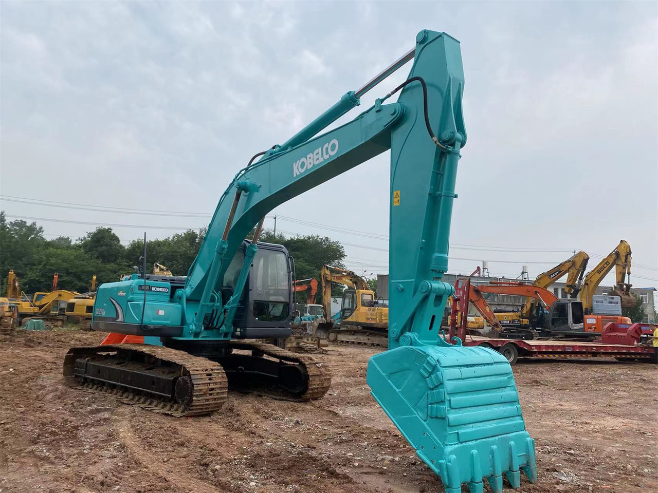 KOBELCO SK210LC-8 - Kāpurķēžu ekskavators: foto 2 KOBELCO SK210LC-8 - Kāpurķēžu ekskavators: foto 2