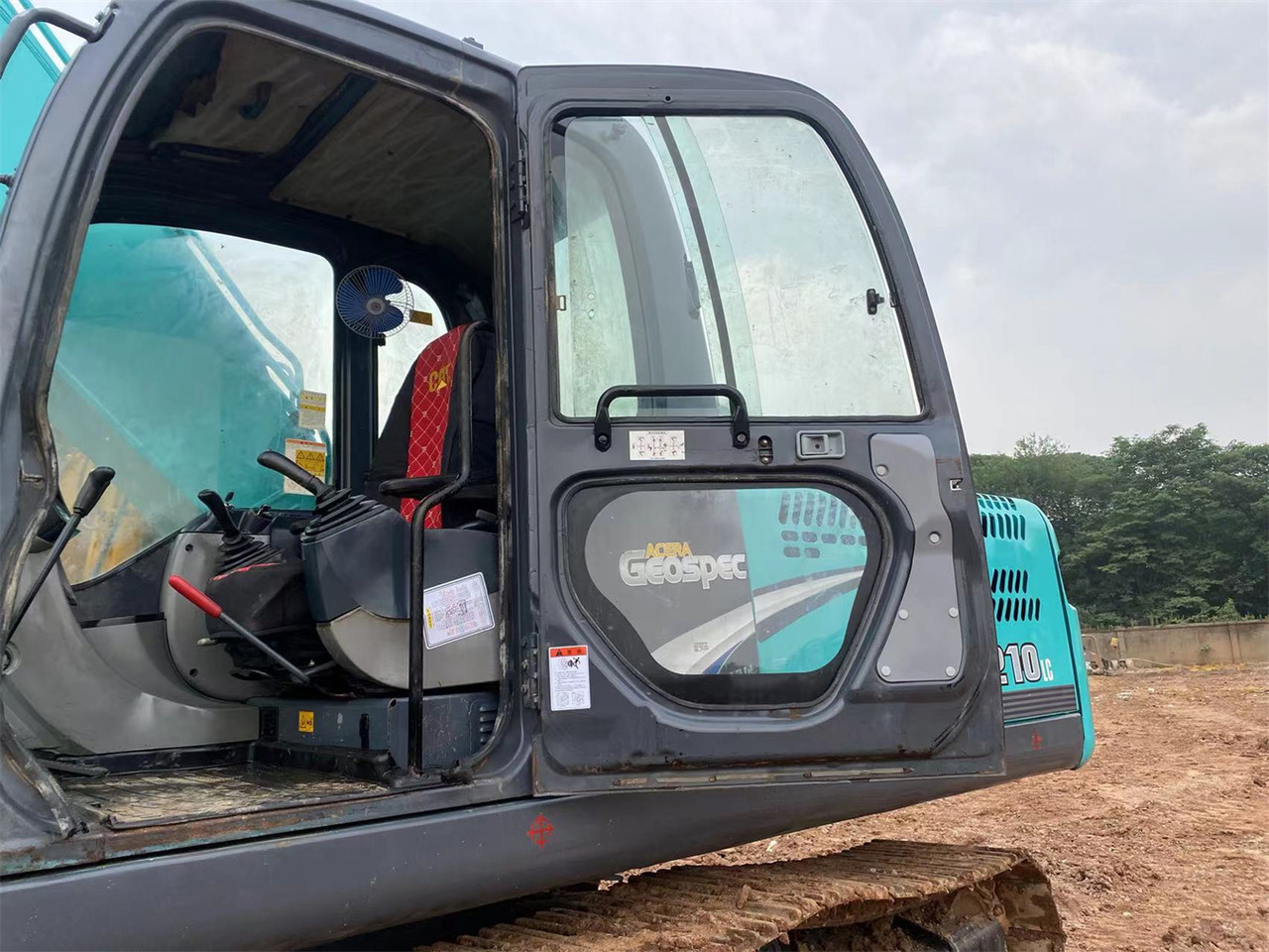 KOBELCO SK210LC-8 - Kāpurķēžu ekskavators: foto 5 KOBELCO SK210LC-8 - Kāpurķēžu ekskavators: foto 5