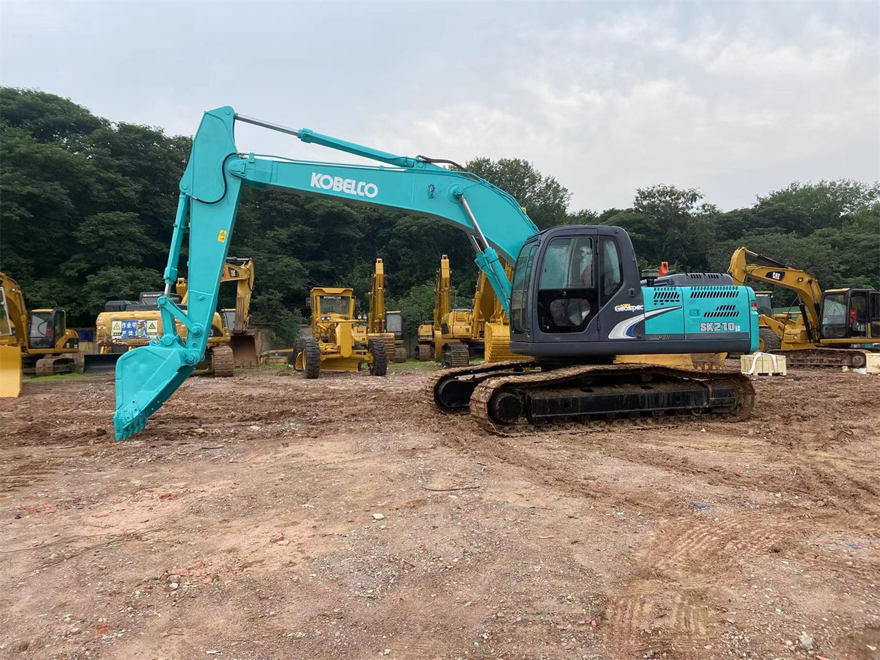 KOBELCO SK210LC-8 - Kāpurķēžu ekskavators: foto 3 KOBELCO SK210LC-8 - Kāpurķēžu ekskavators: foto 3