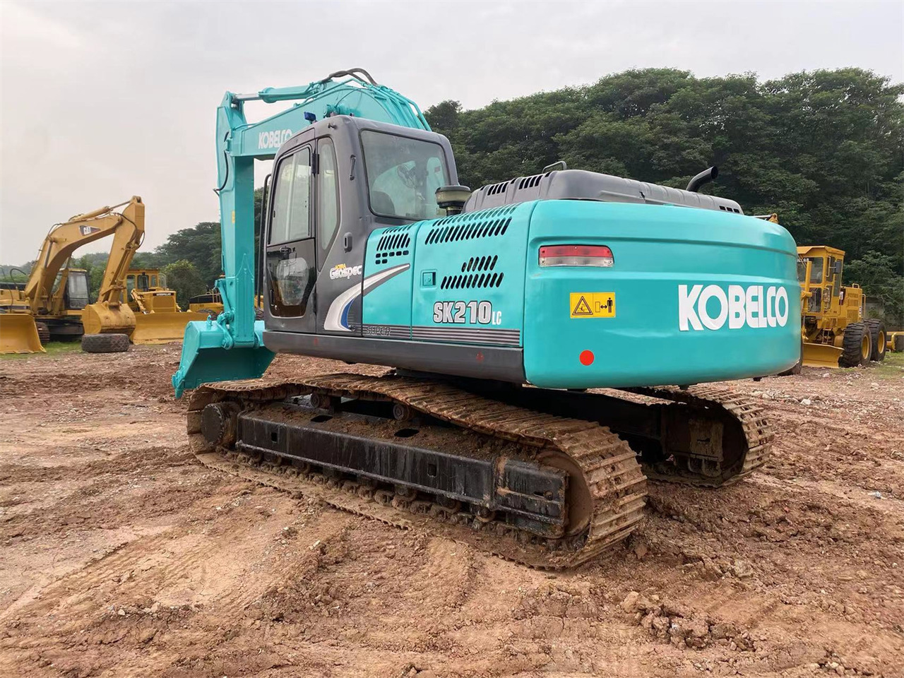 KOBELCO SK210LC-8 - Kāpurķēžu ekskavators: foto 4 KOBELCO SK210LC-8 - Kāpurķēžu ekskavators: foto 4