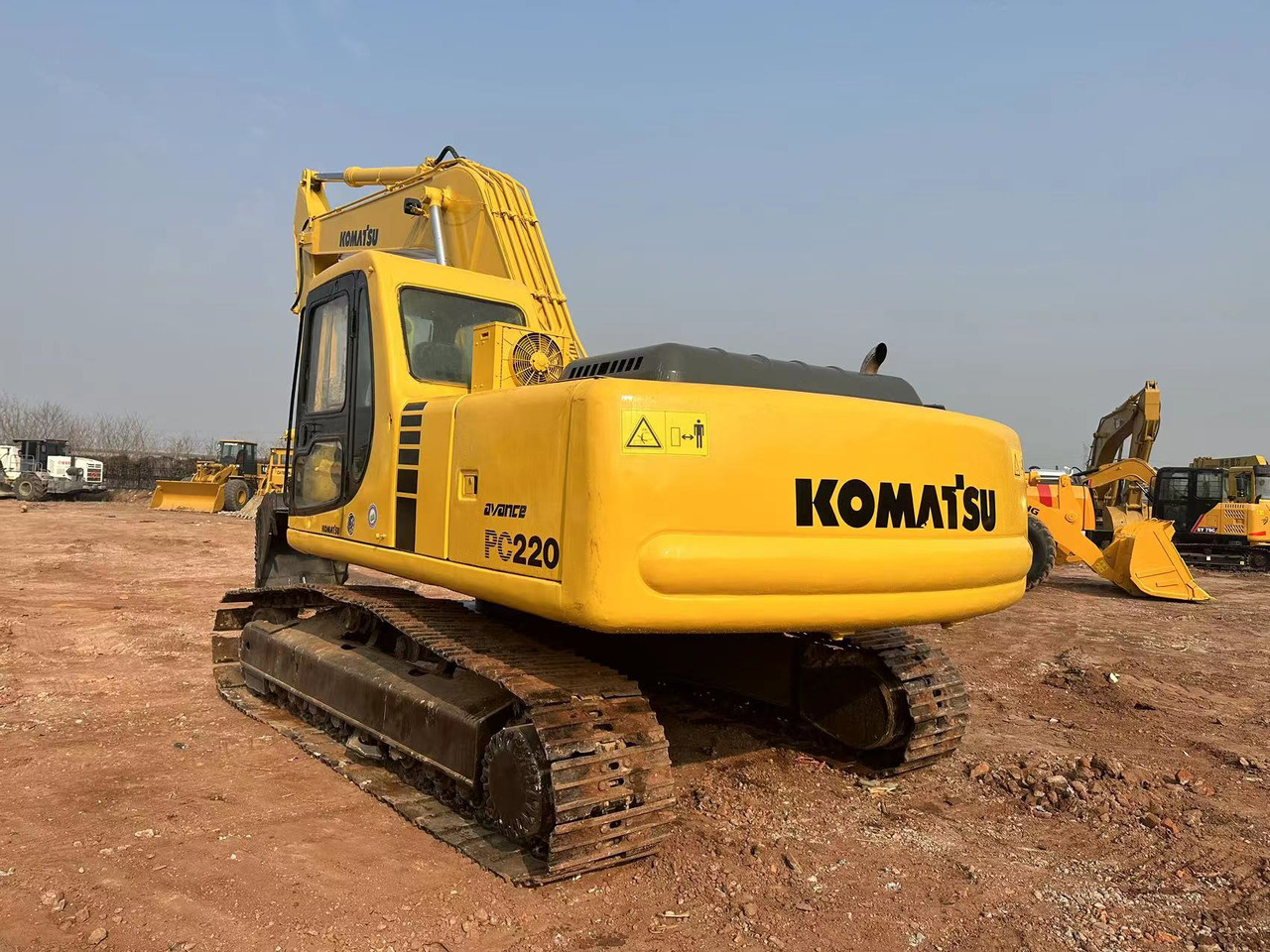 KOMATSU PC220-6 - Kāpurķēžu ekskavators: foto 5 KOMATSU PC220-6 - Kāpurķēžu ekskavators: foto 5