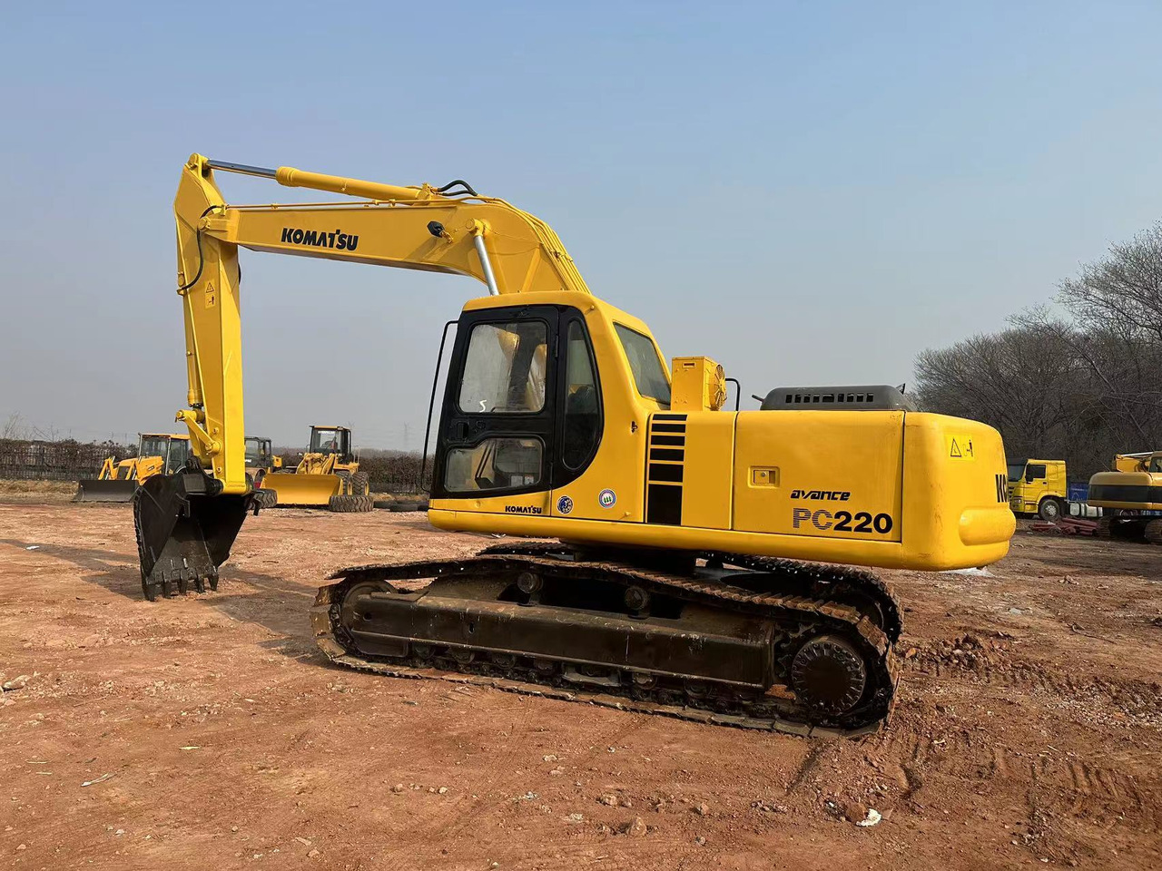 KOMATSU PC220-6 - Kāpurķēžu ekskavators: foto 4 KOMATSU PC220-6 - Kāpurķēžu ekskavators: foto 4