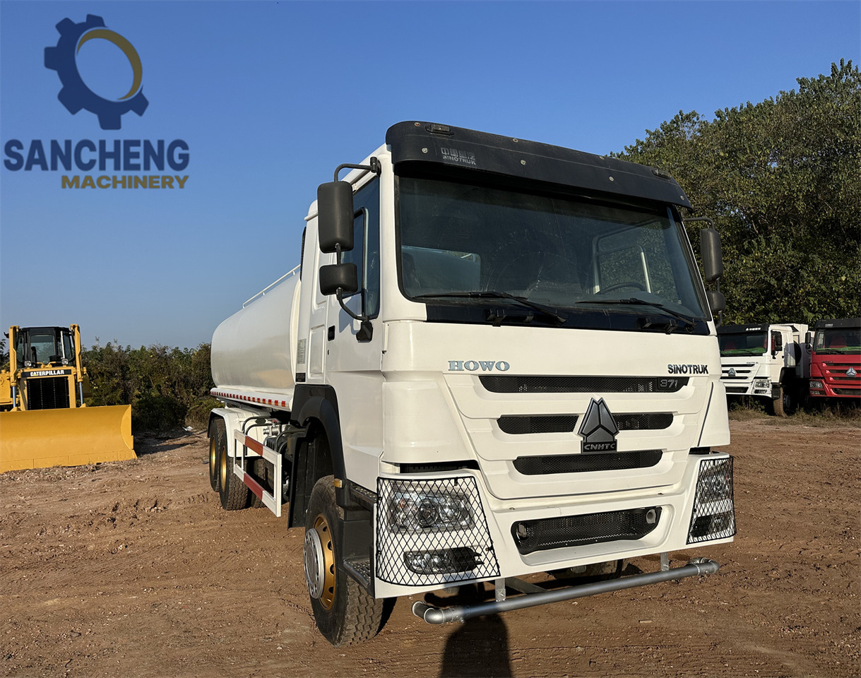 SINOTRUK HOWO 370HP 6x4 Water Tank Truck - Autocisterna: foto 2 SINOTRUK HOWO 370HP 6x4 Water Tank Truck - Autocisterna: foto 2