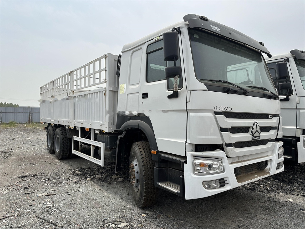 SINOTRUK HOWO 371 Cargo truck - Kravas automašīna dzīvnieku pārvadāšanai: foto 1 SINOTRUK HOWO 371 Cargo truck - Kravas automašīna dzīvnieku pārvadāšanai: foto 1