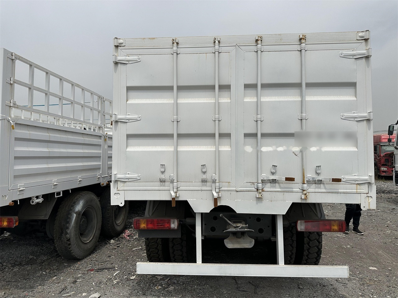 SINOTRUK HOWO 371 Cargo truck - Kravas automašīna dzīvnieku pārvadāšanai: foto 5 SINOTRUK HOWO 371 Cargo truck - Kravas automašīna dzīvnieku pārvadāšanai: foto 5