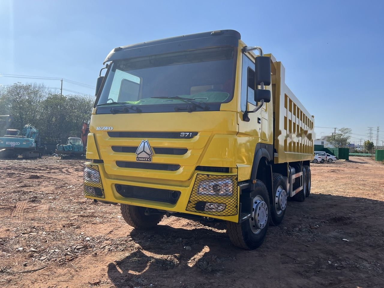 SINOTRUK HOWO 371 Dump Truck 8x4 - Kravas automašīna pašizgāzējs: foto 3 SINOTRUK HOWO 371 Dump Truck 8x4 - Kravas automašīna pašizgāzējs: foto 3
