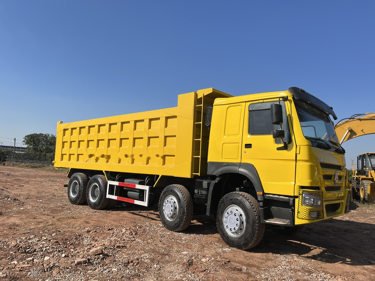SINOTRUK HOWO 371 Dump Truck 8x4 - Kravas automašīna pašizgāzējs: foto 1 SINOTRUK HOWO 371 Dump Truck 8x4 - Kravas automašīna pašizgāzējs: foto 1
