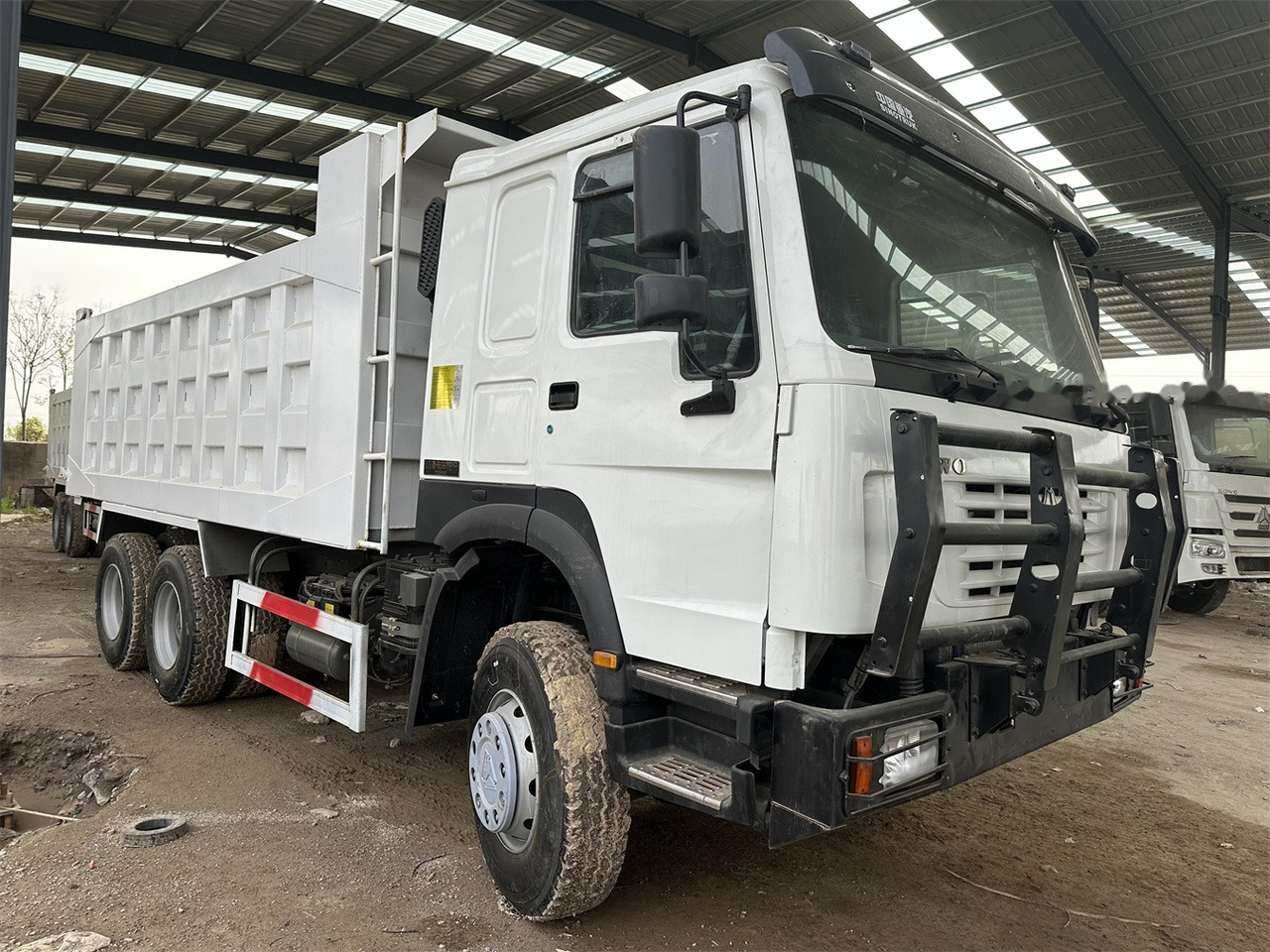 SINOTRUK HOWO 371 Dump Truck - Kravas automašīna pašizgāzējs: foto 2 SINOTRUK HOWO 371 Dump Truck - Kravas automašīna pašizgāzējs: foto 2