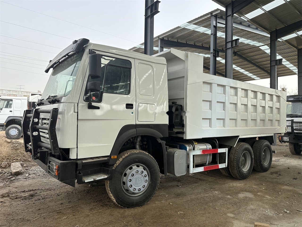 SINOTRUK HOWO 371 Dump Truck - Kravas automašīna pašizgāzējs: foto 1 SINOTRUK HOWO 371 Dump Truck - Kravas automašīna pašizgāzējs: foto 1