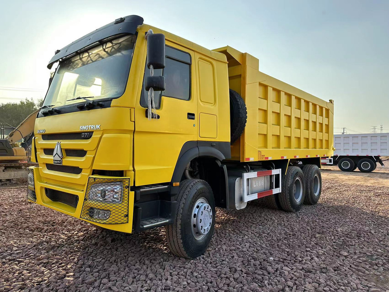Kravas automašīna pašizgāzējs pārvadāšana skābbarība SINOTRUK HOWO 371 Dump Truck: foto 1
