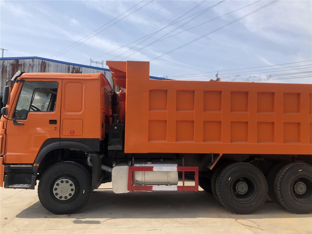 SINOTRUK HOWO 371 Dump truck - Kravas automašīna pašizgāzējs: foto 4 SINOTRUK HOWO 371 Dump truck - Kravas automašīna pašizgāzējs: foto 4
