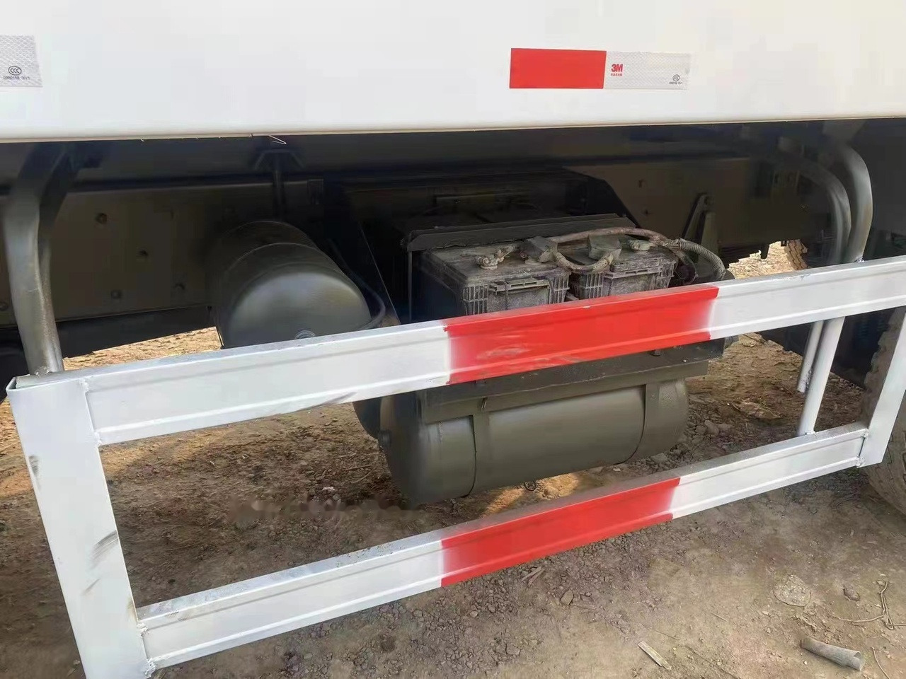 SINOTRUK HOWO 371 Tipper truck - Kravas automašīna pašizgāzējs: foto 5 SINOTRUK HOWO 371 Tipper truck - Kravas automašīna pašizgāzējs: foto 5