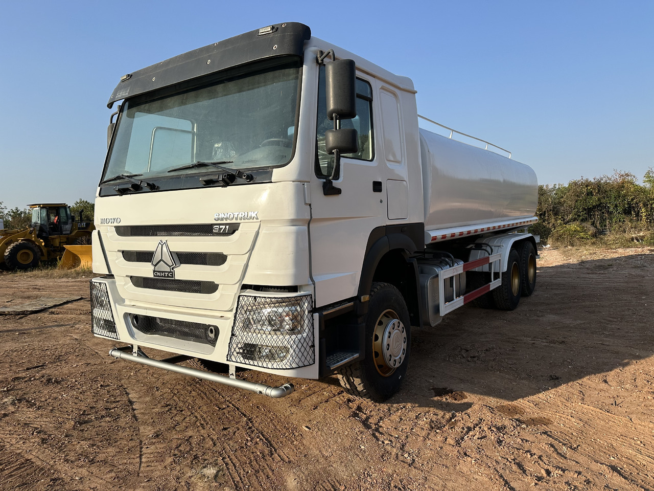 SINOTRUK HOWO 371 Water Tanker Truck - Autocisterna: foto 2 SINOTRUK HOWO 371 Water Tanker Truck - Autocisterna: foto 2