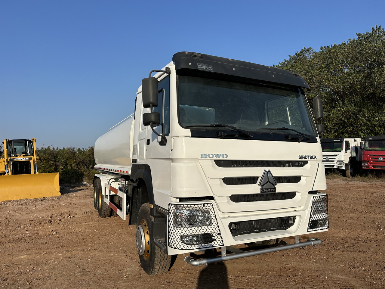 SINOTRUK HOWO 371 Water Tanker Truck - Autocisterna: foto 4 SINOTRUK HOWO 371 Water Tanker Truck - Autocisterna: foto 4