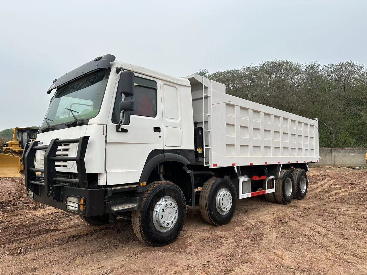 SINOTRUK HOWO 371 with Bumper - Kravas automašīna pašizgāzējs: foto 2 SINOTRUK HOWO 371 with Bumper - Kravas automašīna pašizgāzējs: foto 2