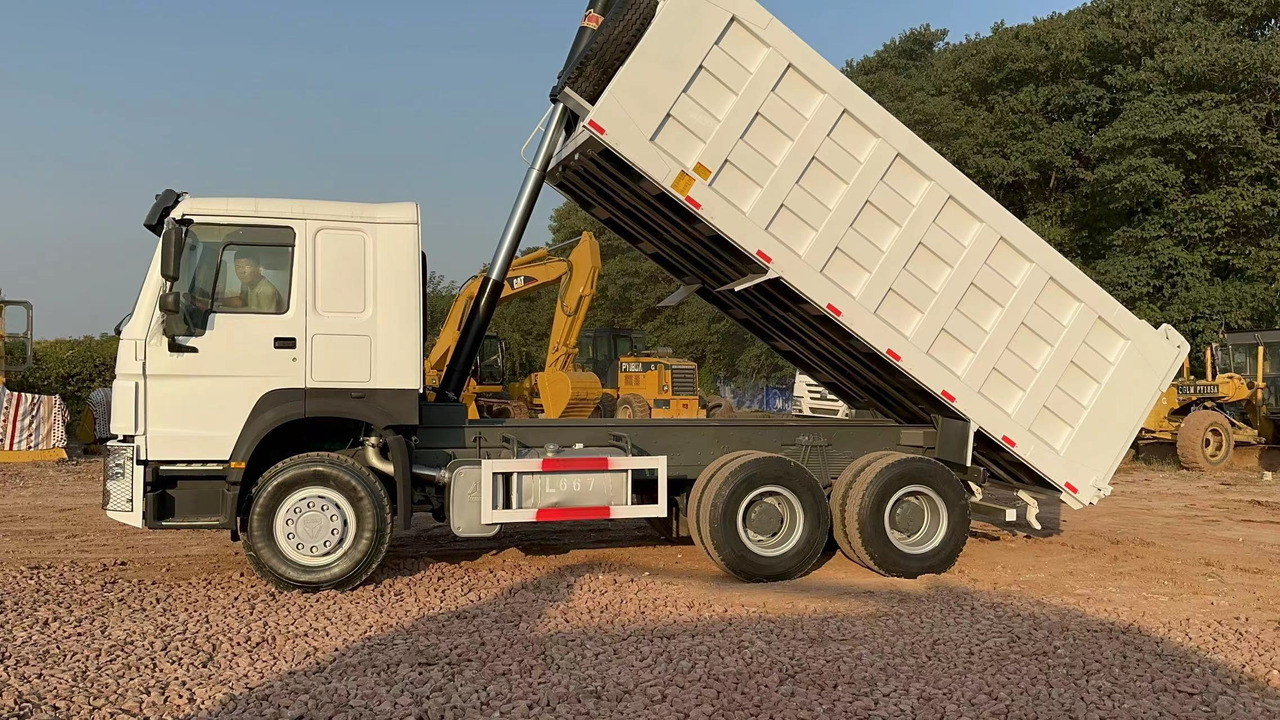 SINOTRUK HOWO 371hp 6x4 - Kravas automašīna pašizgāzējs: foto 5 SINOTRUK HOWO 371hp 6x4 - Kravas automašīna pašizgāzējs: foto 5