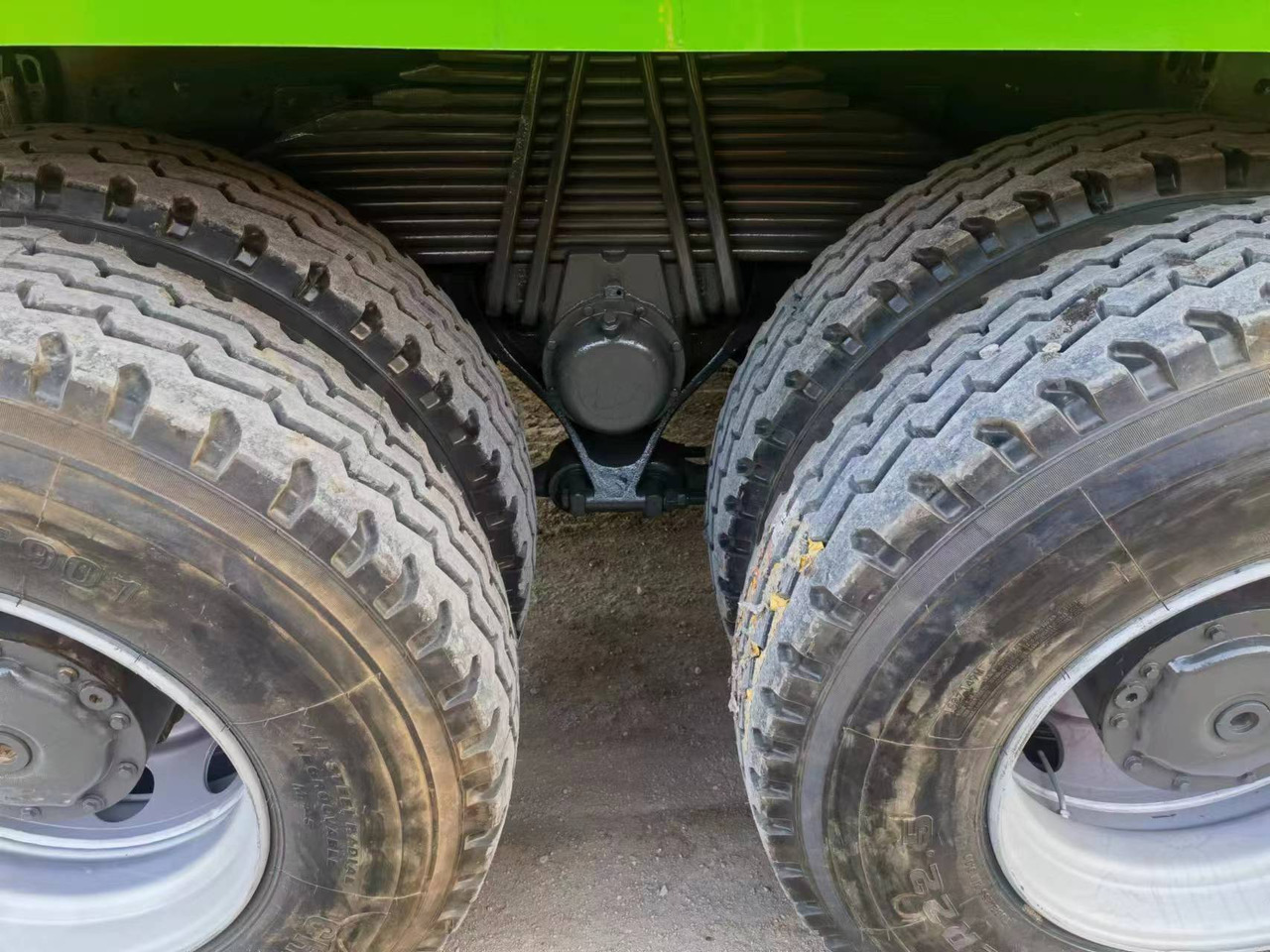 SINOTRUK HOWO 375 - Kravas automašīna pašizgāzējs: foto 4 SINOTRUK HOWO 375 - Kravas automašīna pašizgāzējs: foto 4