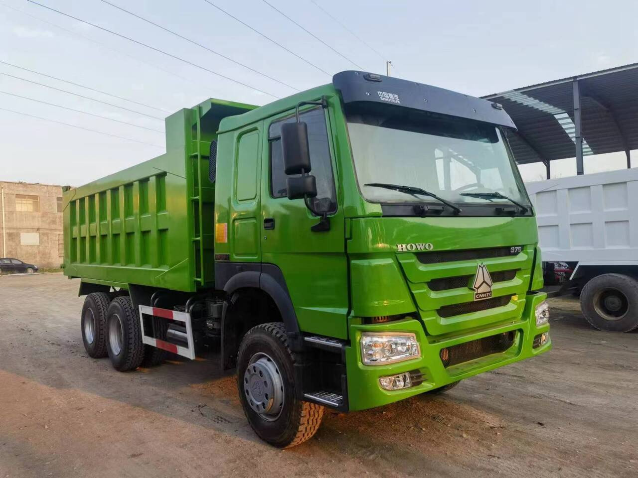 SINOTRUK HOWO 375 - Kravas automašīna pašizgāzējs: foto 1 SINOTRUK HOWO 375 - Kravas automašīna pašizgāzējs: foto 1