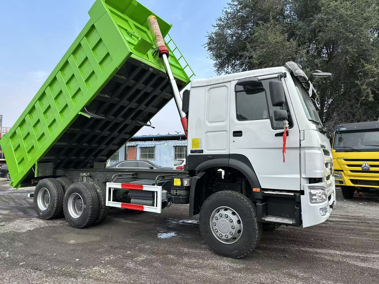 SINOTRUK HOWO 400HP 6X4 Tipper Truck - Kravas automašīna pašizgāzējs: foto 1 SINOTRUK HOWO 400HP 6X4 Tipper Truck - Kravas automašīna pašizgāzējs: foto 1