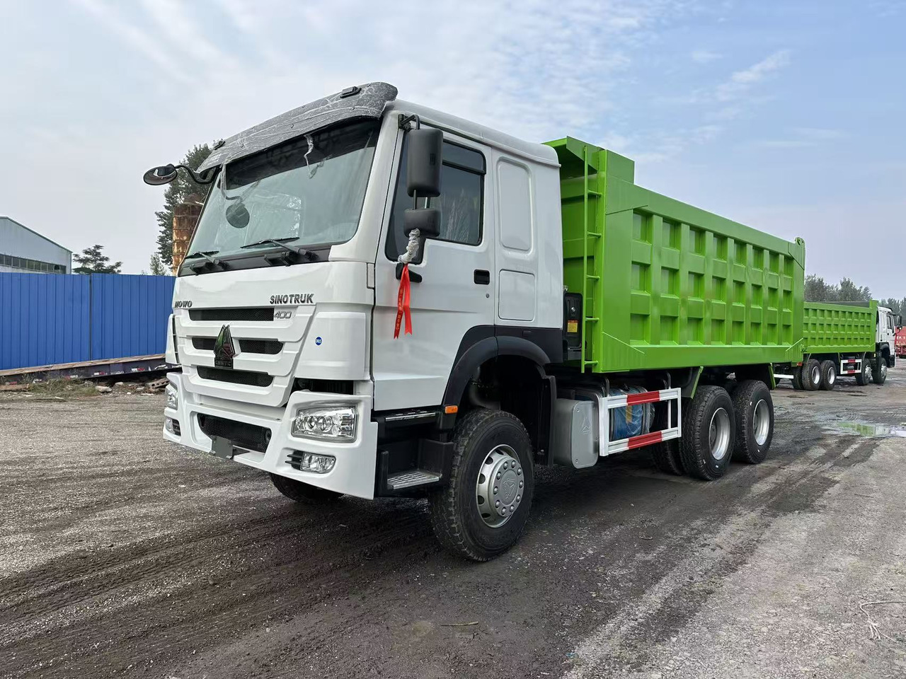 SINOTRUK HOWO 400HP 6X4 Tipper Truck - Kravas automašīna pašizgāzējs: foto 3 SINOTRUK HOWO 400HP 6X4 Tipper Truck - Kravas automašīna pašizgāzējs: foto 3