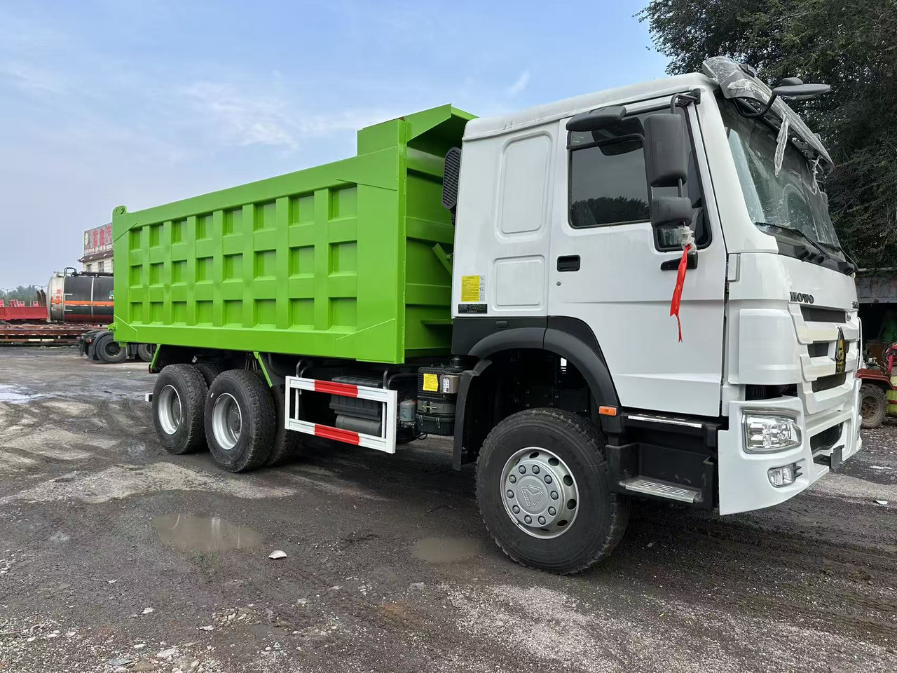 SINOTRUK HOWO 400HP 6X4 Tipper Truck - Kravas automašīna pašizgāzējs: foto 3 SINOTRUK HOWO 400HP 6X4 Tipper Truck - Kravas automašīna pašizgāzējs: foto 3