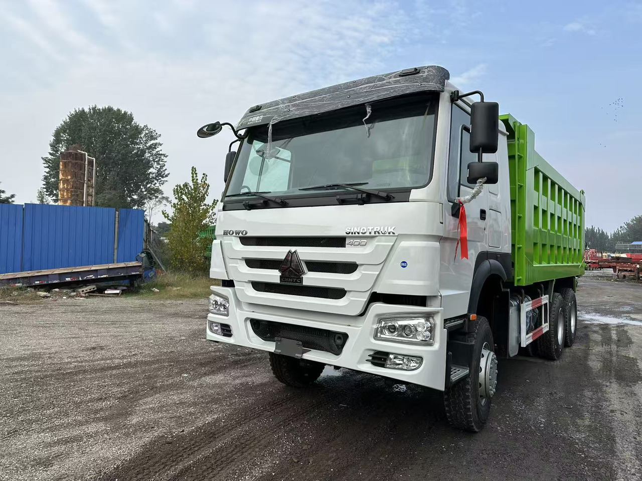 SINOTRUK HOWO 400HP 6X4 Tipper Truck - Kravas automašīna pašizgāzējs: foto 2 SINOTRUK HOWO 400HP 6X4 Tipper Truck - Kravas automašīna pašizgāzējs: foto 2