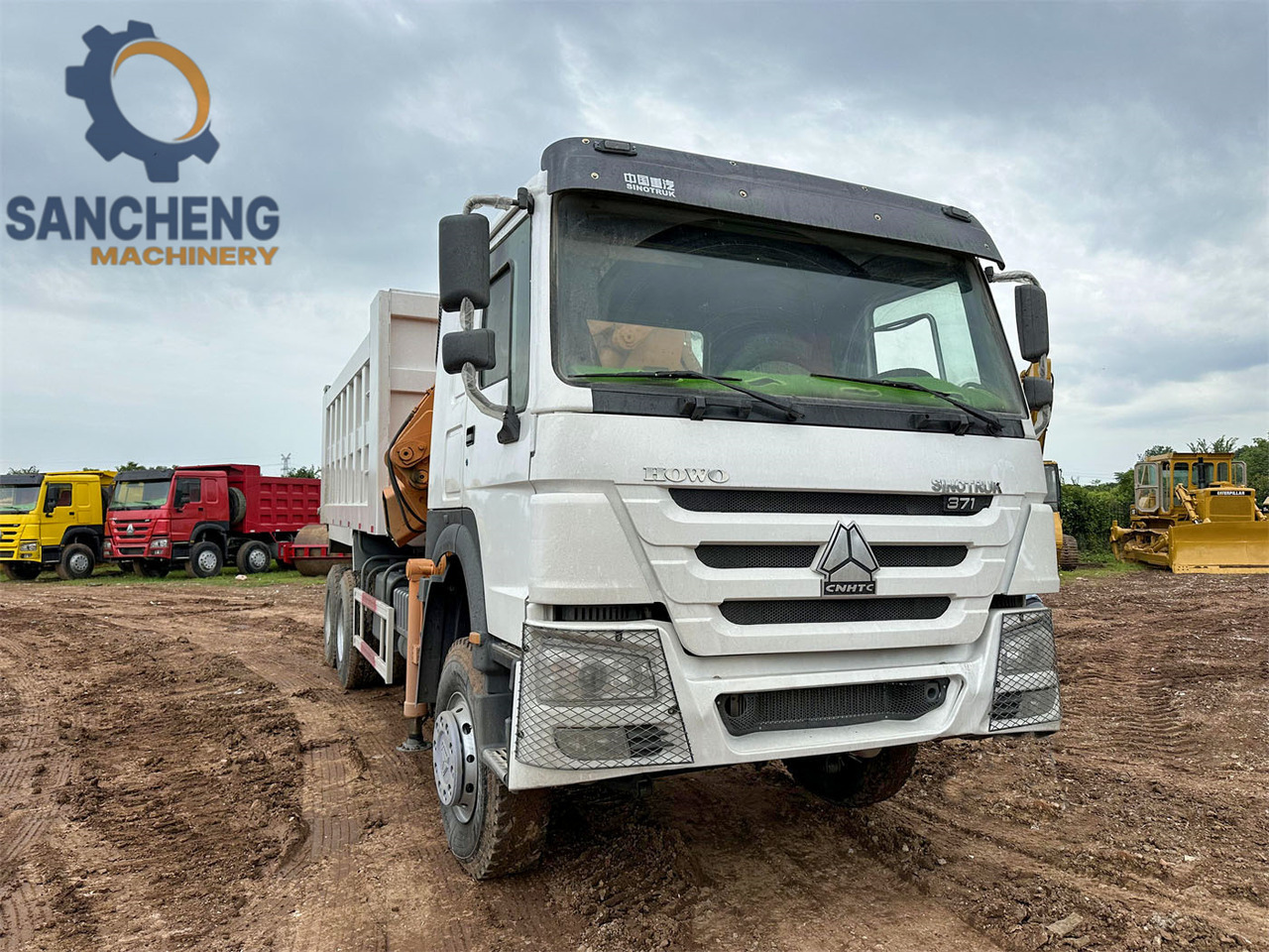 SINOTRUK Howo 371 6x4 crane truck - Kravas auto ar manipulatoru: foto 2 SINOTRUK Howo 371 6x4 crane truck - Kravas auto ar manipulatoru: foto 2