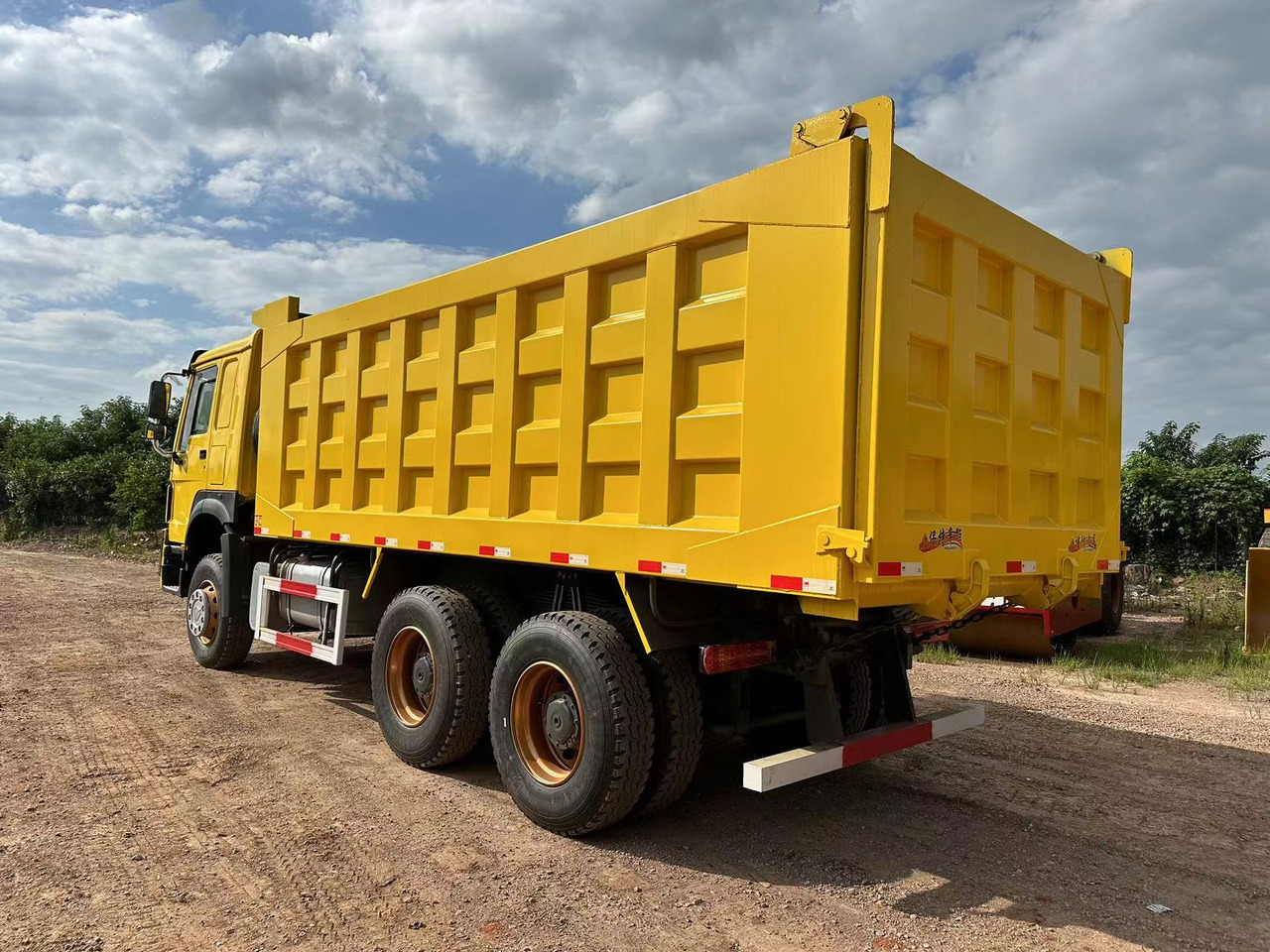 SINOTRUK Howo 371 Dump truck - Kravas automašīna pašizgāzējs: foto 5 SINOTRUK Howo 371 Dump truck - Kravas automašīna pašizgāzējs: foto 5