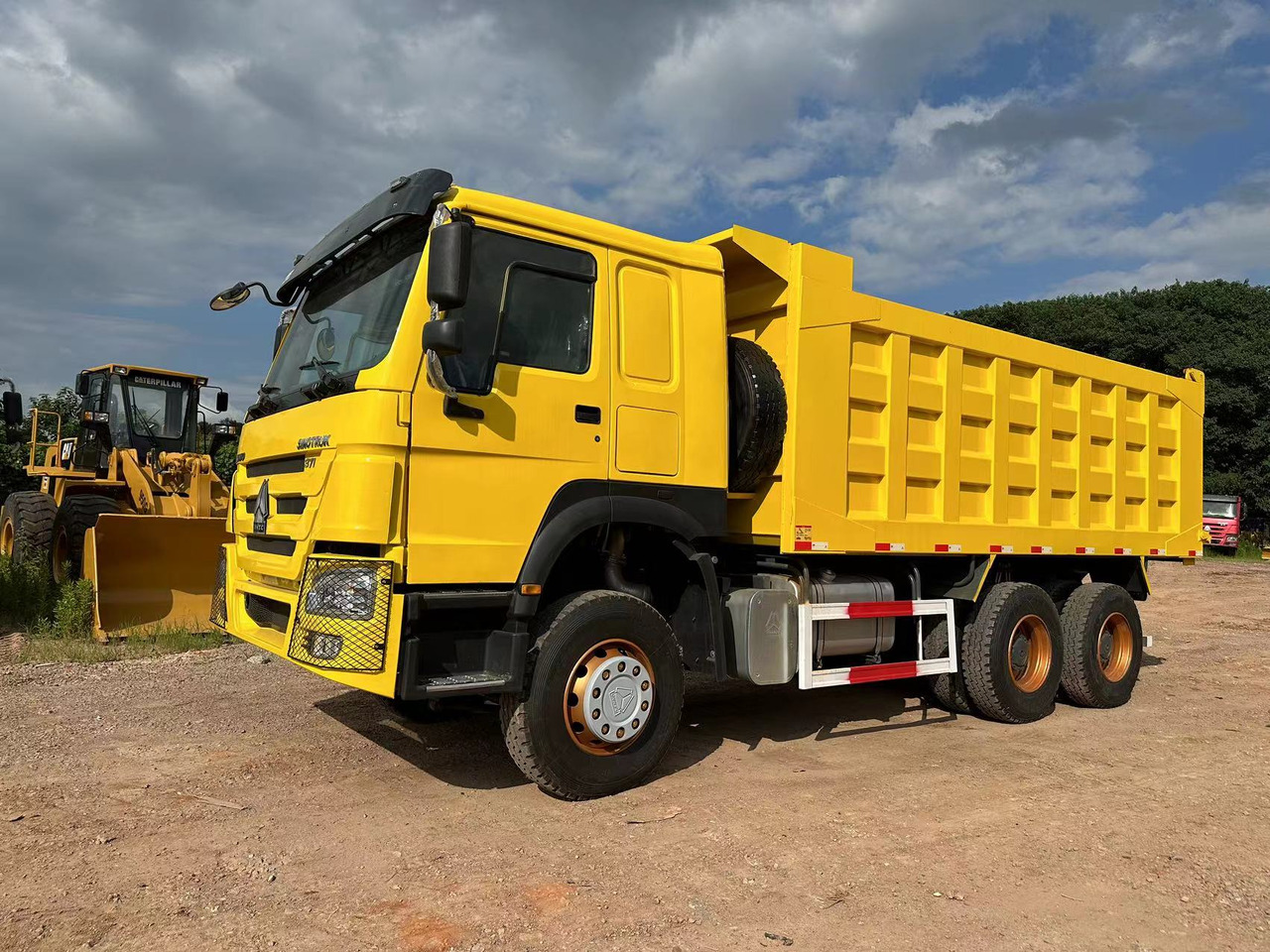 SINOTRUK Howo 371 Dump truck - Kravas automašīna pašizgāzējs: foto 2 SINOTRUK Howo 371 Dump truck - Kravas automašīna pašizgāzējs: foto 2