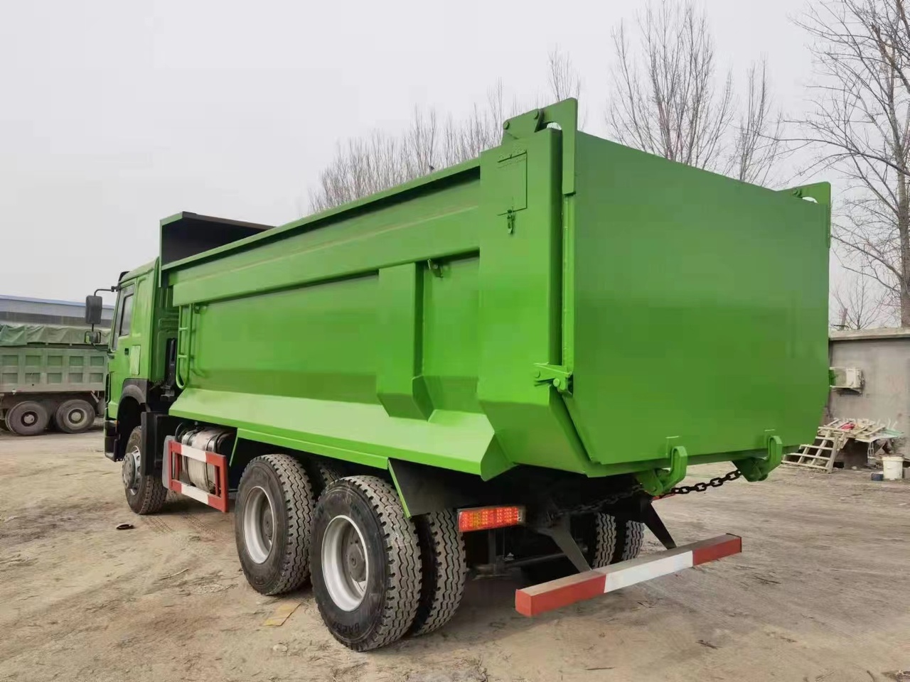 SINOTRUK Howo Dump truck 371 - Kravas automašīna pašizgāzējs: foto 4 SINOTRUK Howo Dump truck 371 - Kravas automašīna pašizgāzējs: foto 4