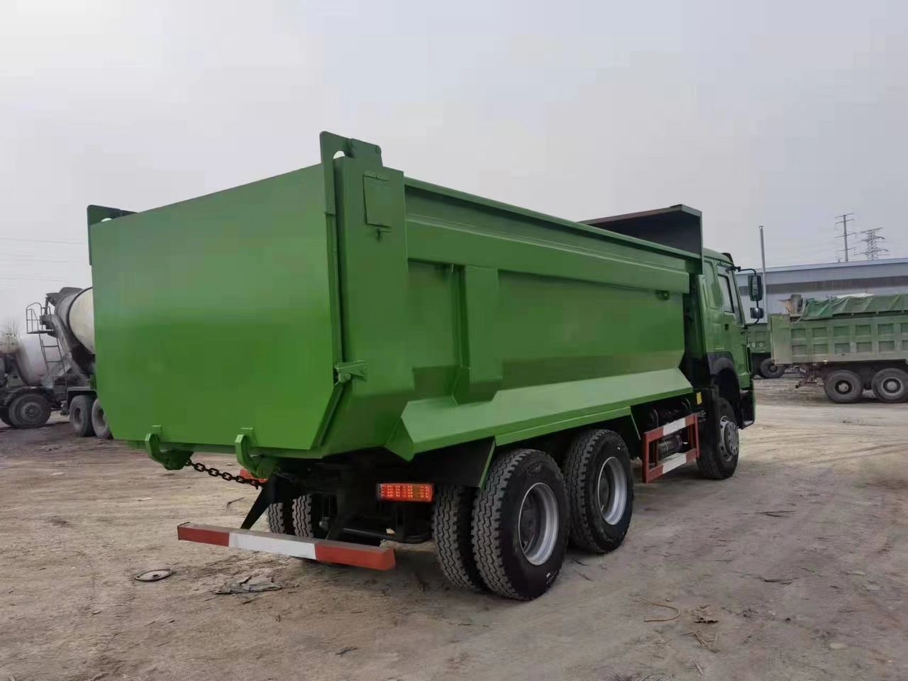 SINOTRUK Howo Dump truck 371 - Kravas automašīna pašizgāzējs: foto 5 SINOTRUK Howo Dump truck 371 - Kravas automašīna pašizgāzējs: foto 5